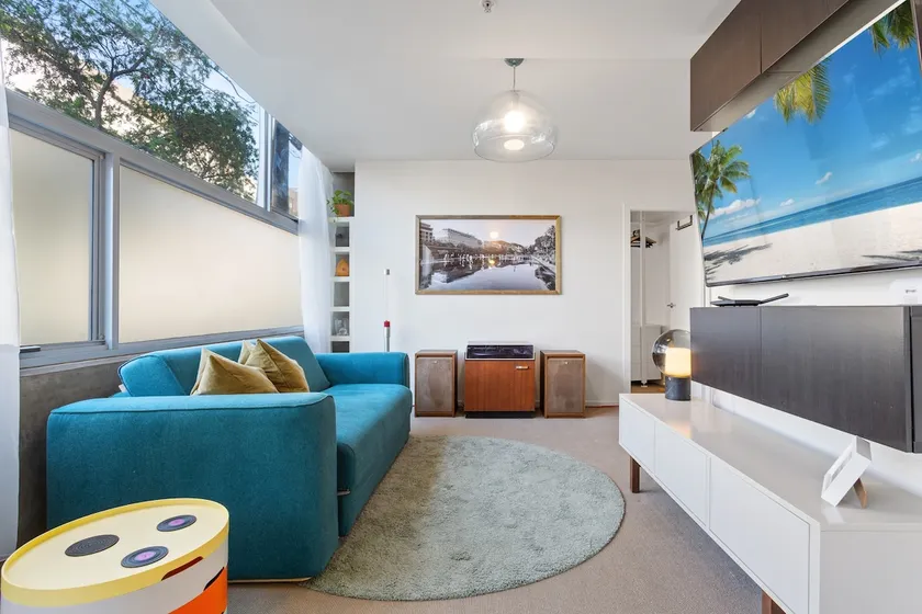 Chic 1-Bed Apartment in the Heart of Newtown - Image 1