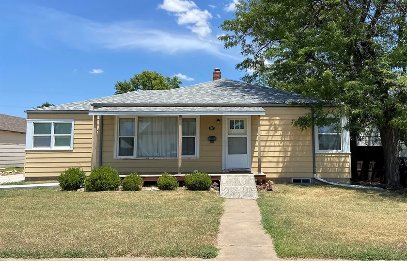 Large space, recently renovated 7 bedrooms 3 bath! - Image 1