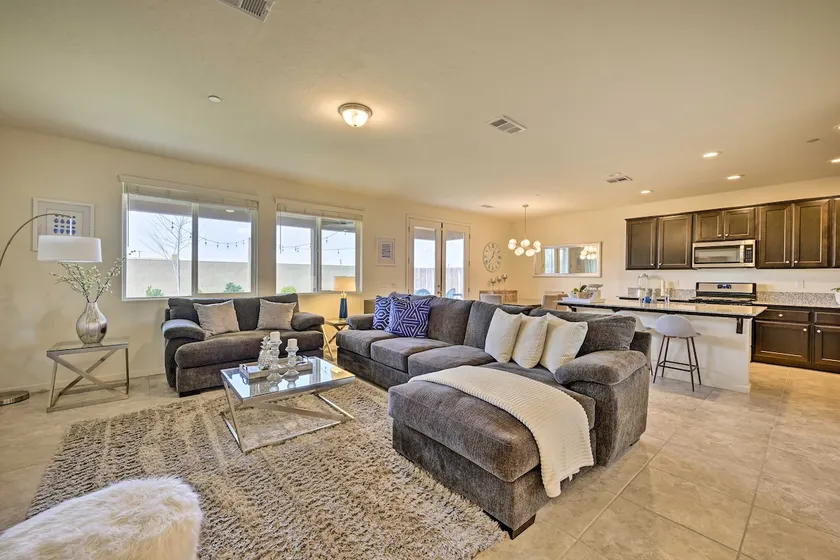 Visalia Home w/ Yard: 4 Mi to Downtown! - Image 1