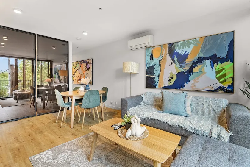 Contemporary 1-Bed in the Heart of St Kilda - Image 1