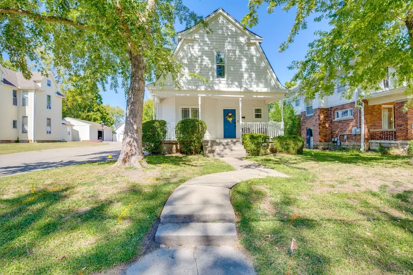 Walk to Dtwn Warrensburg: Cozy Family Home! - Image 1