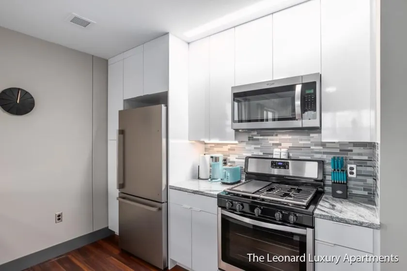 1 Queen Bedroom w/ City Views - Leonard Building - Image 1