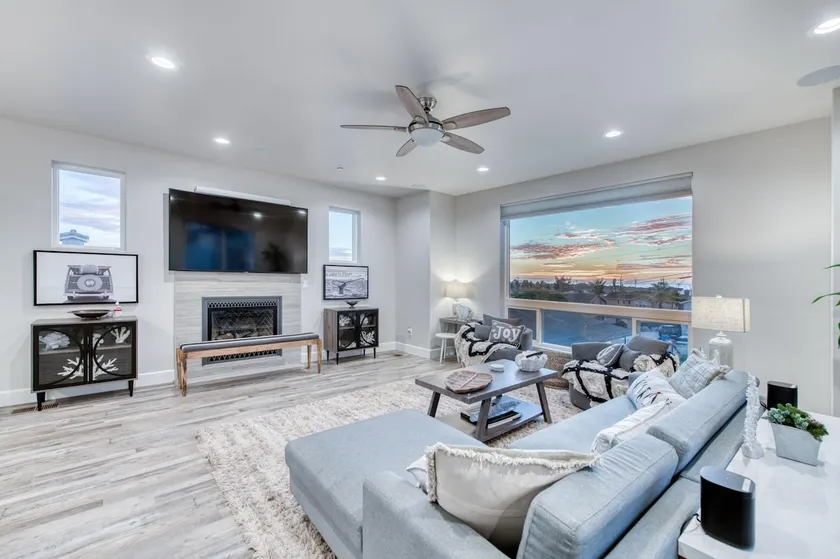 Newport Oceanview House w/ Rooftop Decks - Image 1