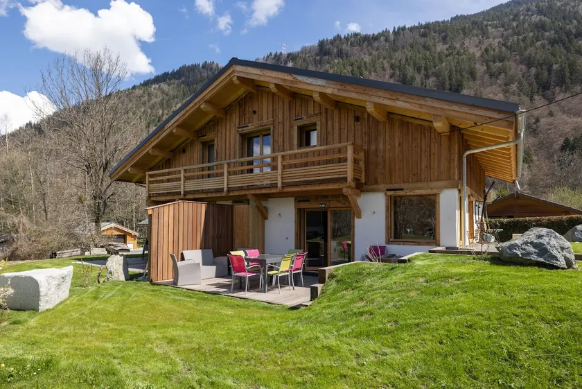 Chalet Quartz - Image 1