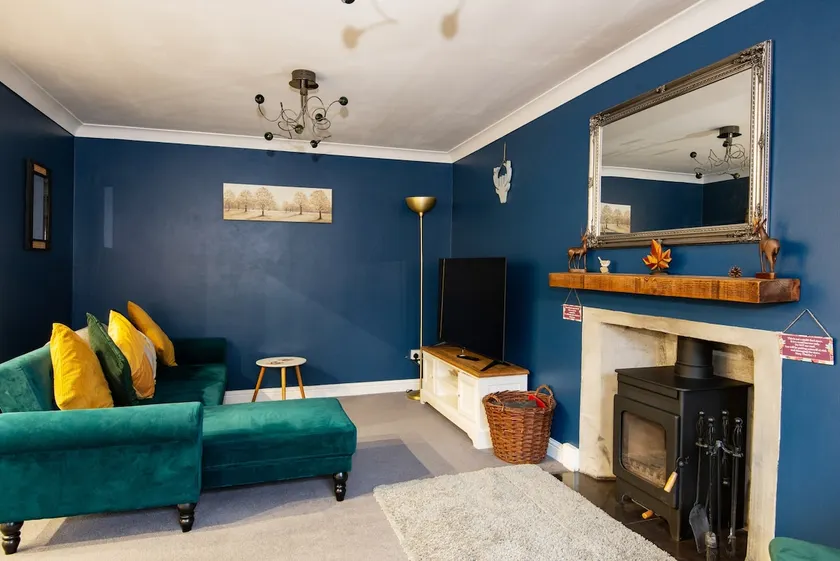 Charming 2 Bedroom Flat in the Heart of Kirriemuir - Image 1