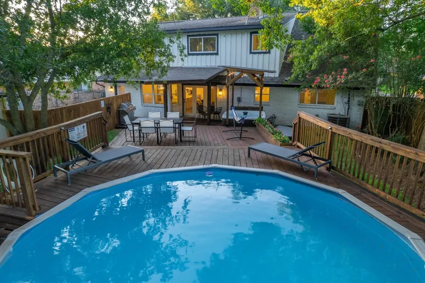 Stunning Modern Dream Home w Pool, Grill, Foosball - Image 1