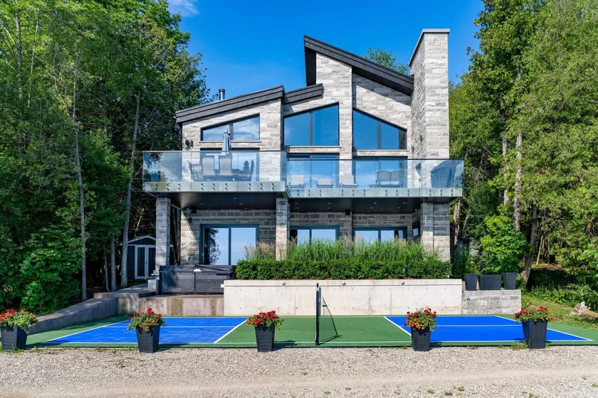 Bayview Oasis: Luxe Lakeside Escape w/ Pickleball - Image 1