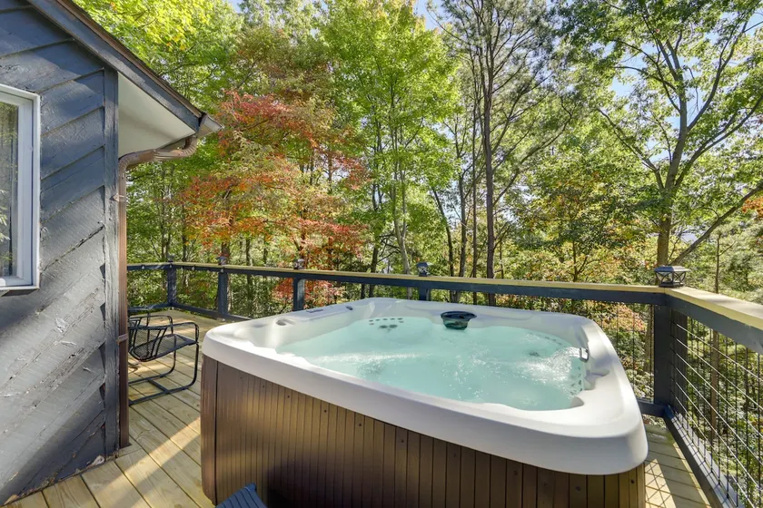 Hot Tub & Pet-Friendly! Gatlinburg Resort Cabin - Image 1