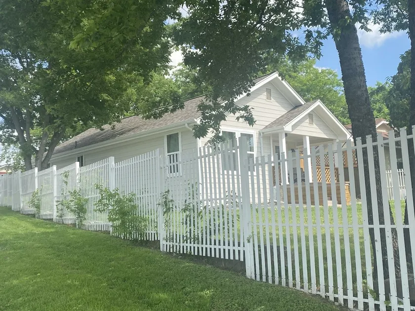 StockYards! Less than 4 minutes-Sleeps 8-Lee House - Image 1