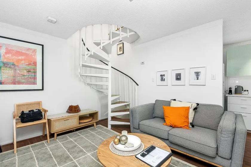 22 Heavenly Highgate 2 Bedrm & Parking-Walk to HBF - Image 1