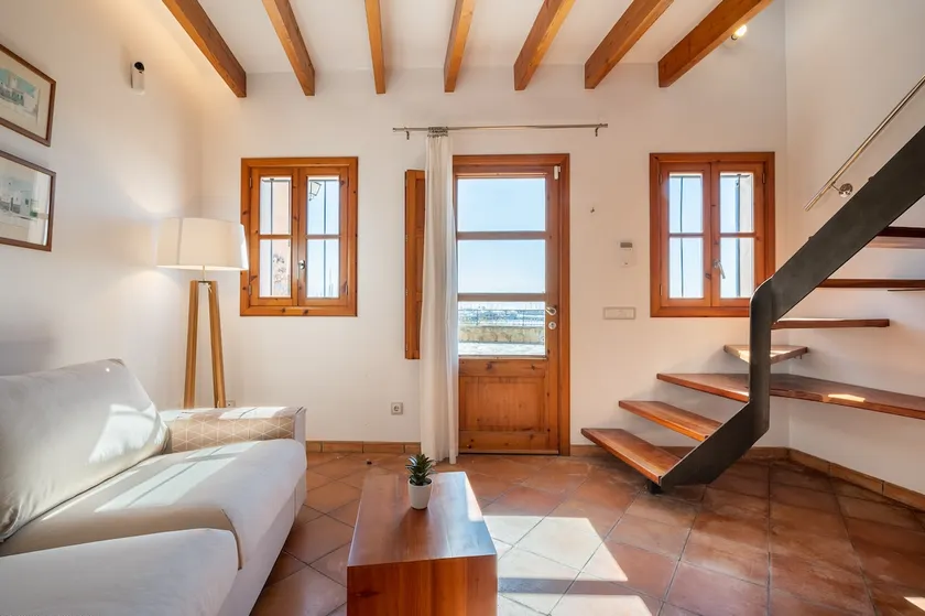 MOLI 37 HOUSE - PORT VIEW TERRACE - Image 1
