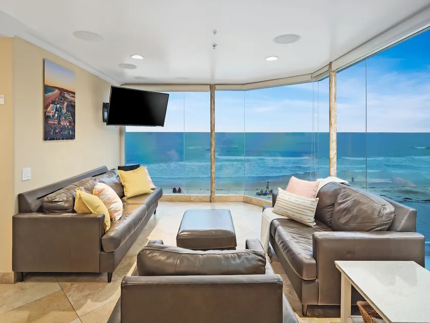 Oceanfront Penthouse: Luxury Views, A/C & Parking! - Image 1