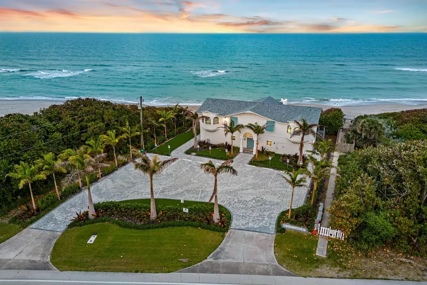 Melbourne Beachfront Oasis - Aurora Suite - Image 1