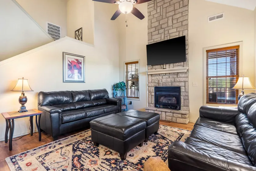 Rest Nest in the Heart of Ozark's Nature! - Image 1