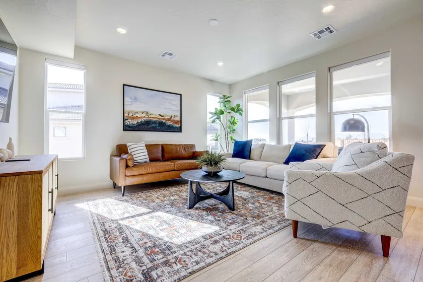 Washington Home w/ Mtn Views, Near Hiking! - Image 1