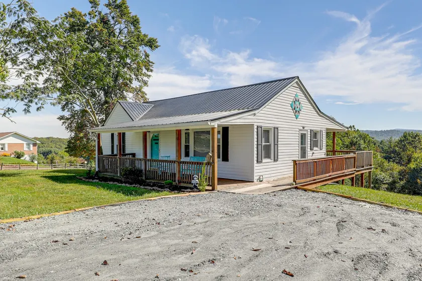 Expansive Yard, Beautiful Views! Sparta Getaway - Image 1