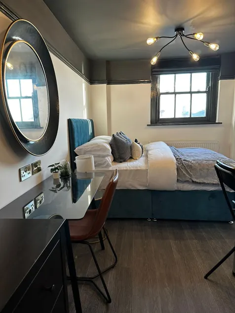 Standard-Cozy-En-suite Bathroom-Studio-View - Image 1
