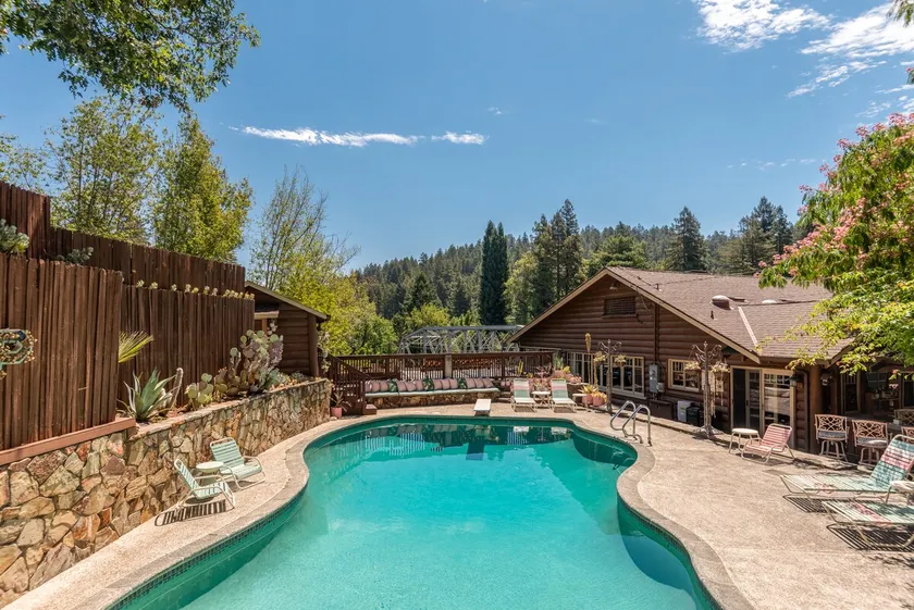 Rocktop Lodge ~ Riverfront Lodge with hot tub, great views. private pool - Image 1