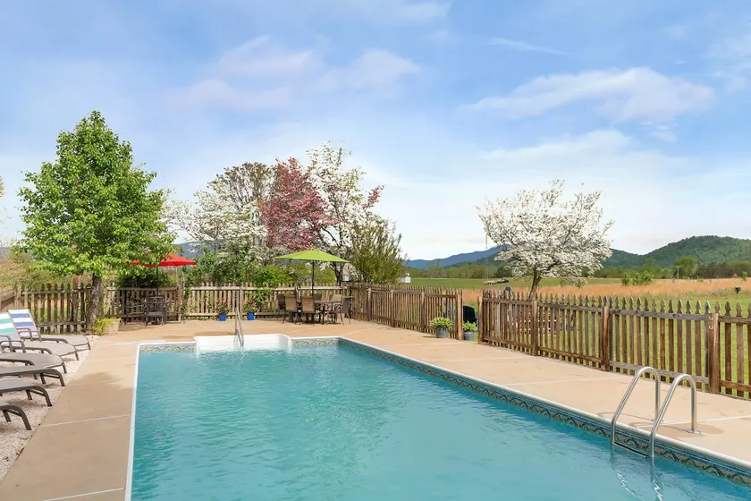 Boho Mtn: Clean 5Br w Heated Pool, Hottub, Brewery - Image 1