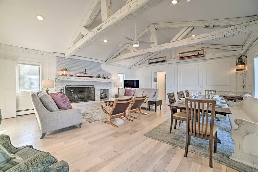 Waterfront Suttons Bay: Wine Trail, Pickleball Ct - Image 1