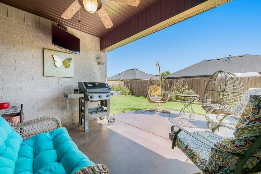 Near Hiking & Biking: Convenient Home in Rogers! - Image 1