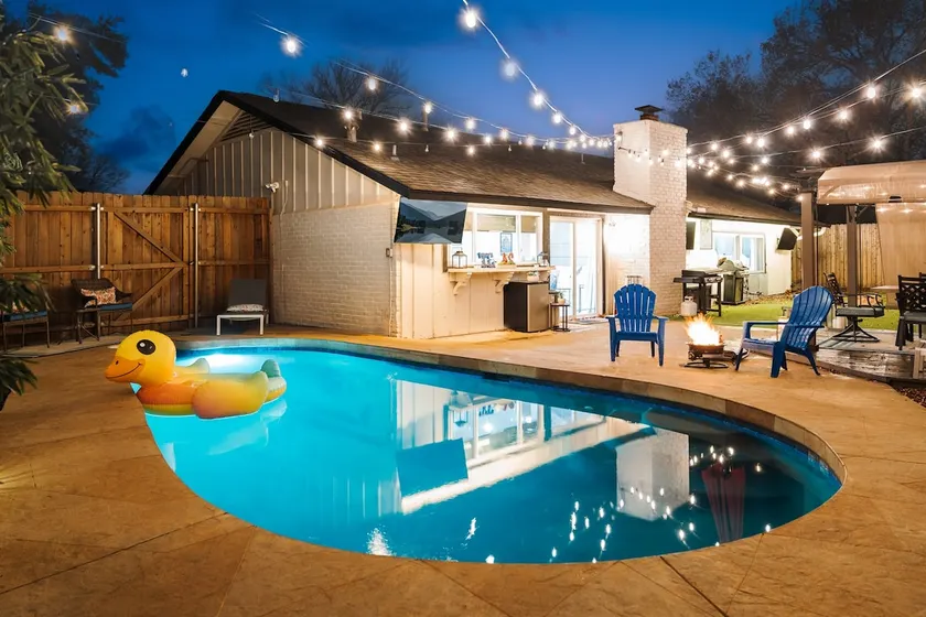 Holy Duck! FREE Heated Pool ~Outdoor TV's~ Firepit - Image 1