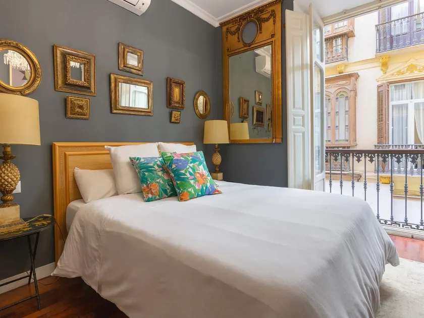 Beautiful apartment with views of the historic street and the church of San Juan - Image 1