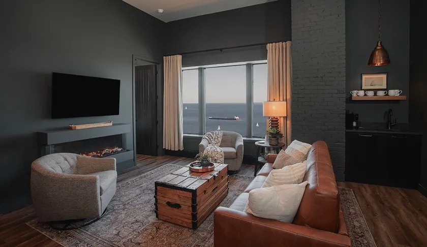 Electric Thor! 1 Bedroom, Lakeview + Free Parking - Image 1