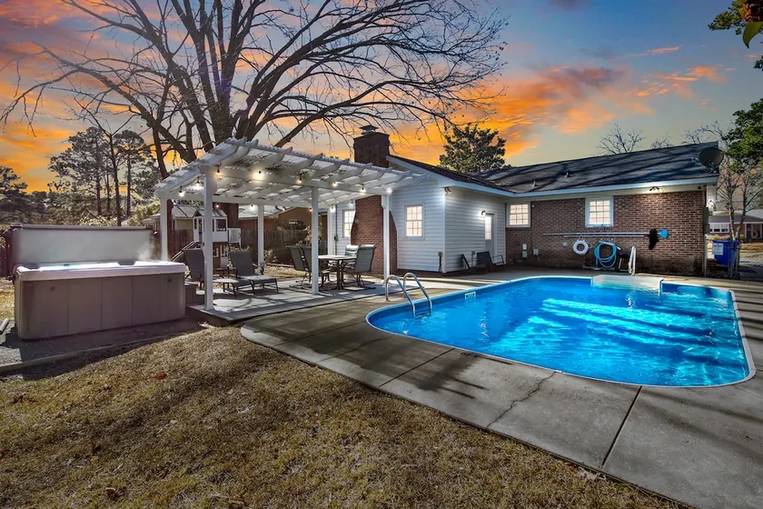 Ultimate Family Getaway Private Pool and Hot Tub - Image 1
