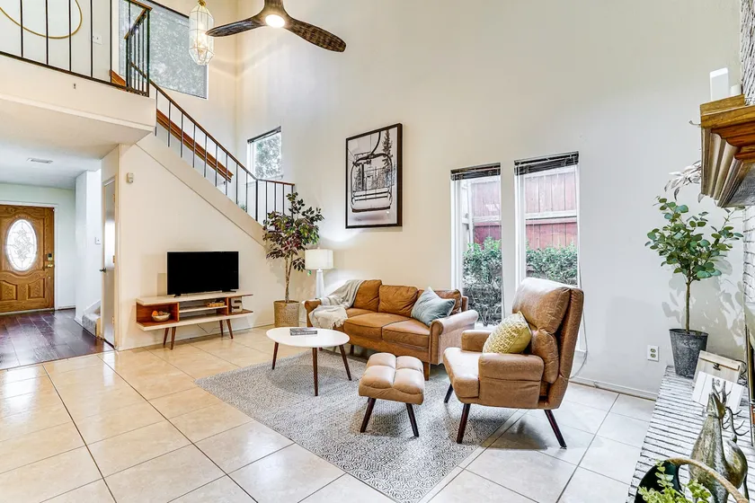 4 Mi to AT&T Stadium: Fort Worth Townhome! - Image 1