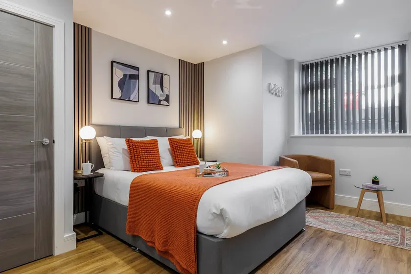 Beautiful, Bright 1-bed Apt w/ Free Parking & WiFi - Image 1