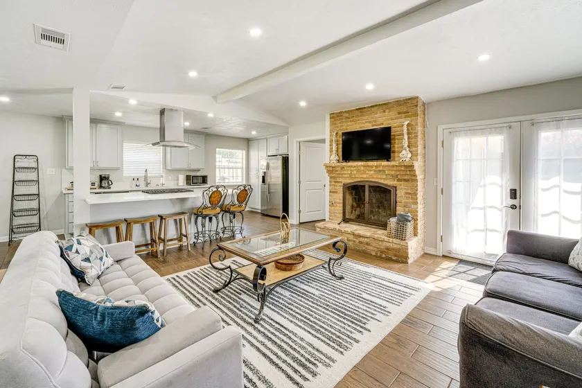 Yard + Patio: Dallas Area Home By Parks & Dining - Image 1