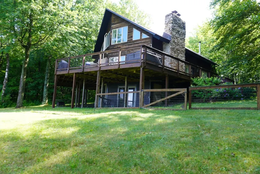 Top of the Hill Retreat w/ Lake Access - Image 1
