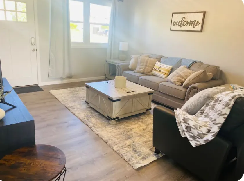 The Juli House - Home Away From Home! - Image 1