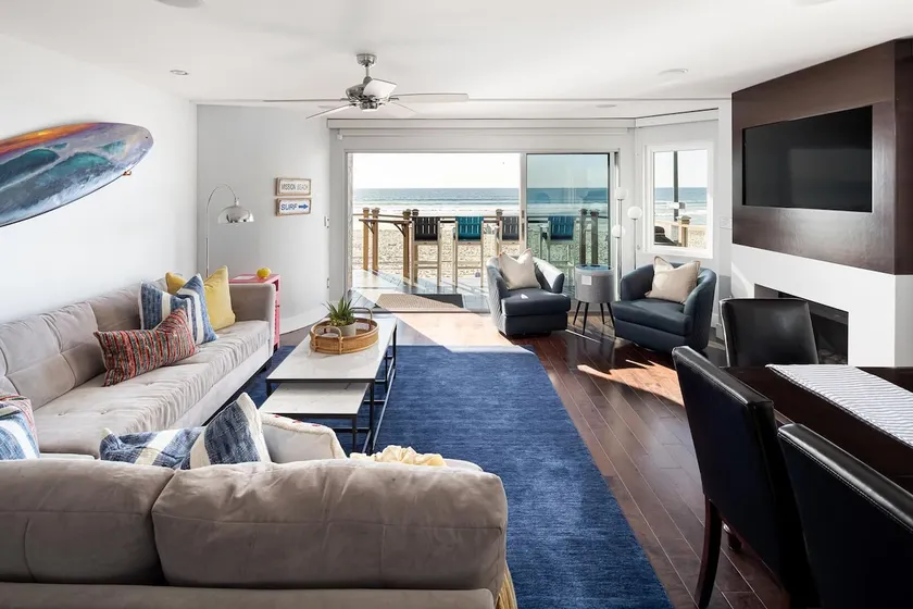 Oceanfront, two-level condo with stunning view, decks, fast WiFi & fireplace - Image 1