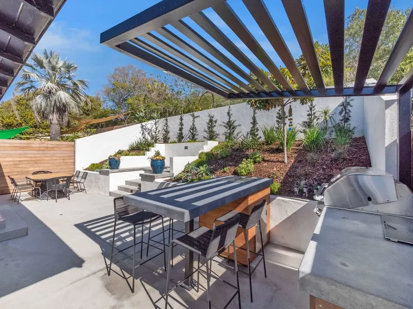 La Jolla Coastal Haven: Charming Home by Windansea - Image 1