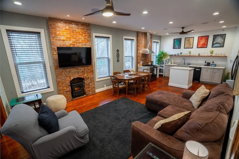 Classy Midtown 2BR, King Master - Image 1