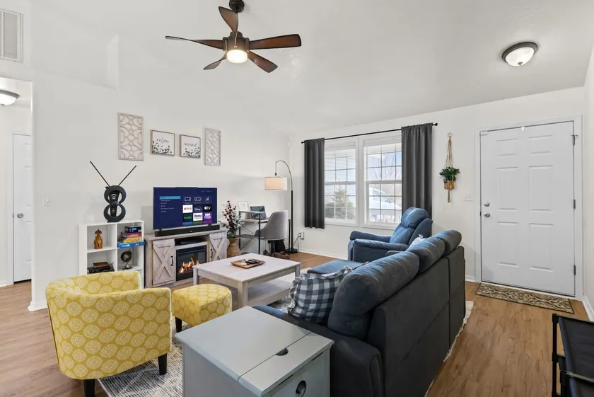 Perfect Location | Fast WiFi + Backyard & BBQ - Image 1