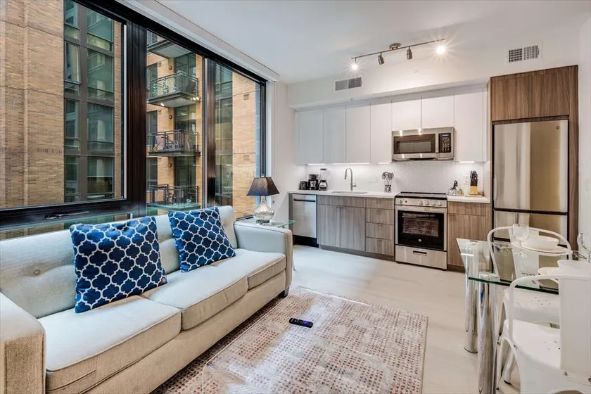 Mins from Metro Red Line 1 BR Bal | Capitol Hill - Image 1