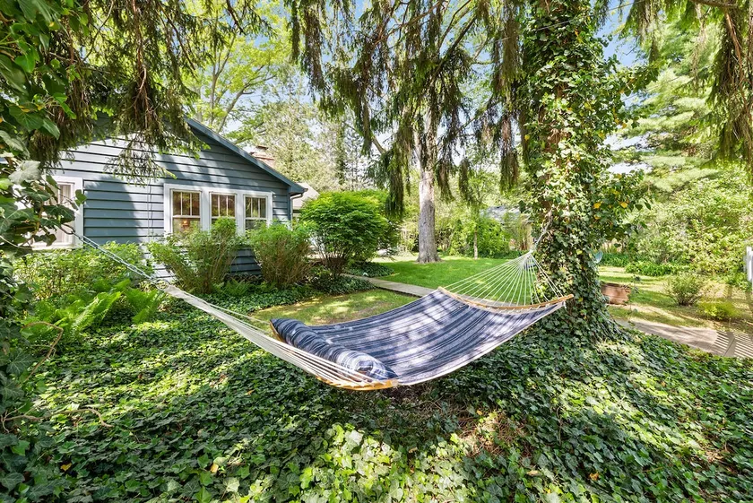 1 Block to Private Beach, Deck, Grill & Firepit - Image 1