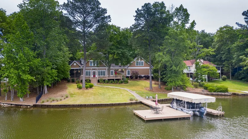 Lovely Lake Escape on Lake Oconee with game room, hot tub and fire pit - Image 1