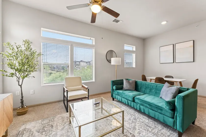 Serene 2BR king suite fast WiFi 8 min to Downtown - Image 1
