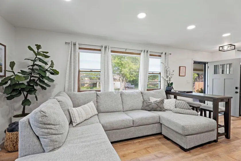 Fire Pit, Fully Stocked, Family-Friendly Oasis - Image 1