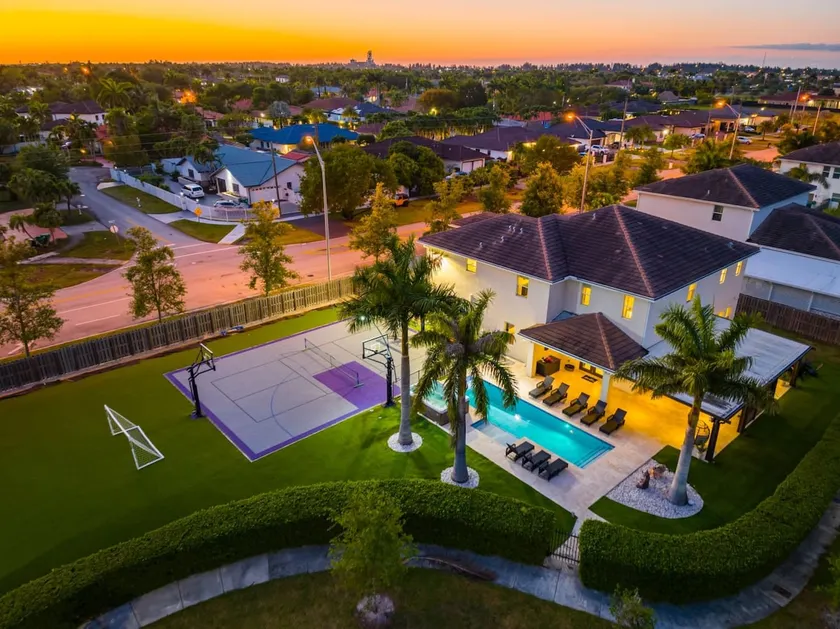 Pickleball/Gameroom/Soccer Field/Pool - Image 1