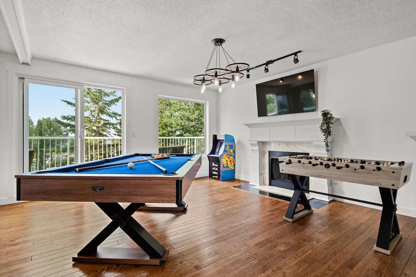 The Ohana Lakeside Retreat 4 Bedrooms & Tiki Bar - Image 1