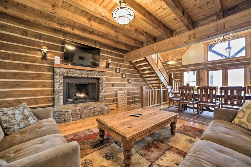 Hot Tub + Pool Table: Cozy Franklin Cabin! - Image 1