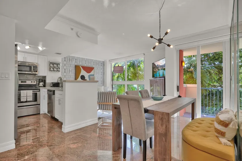 Treetop Retreat! Cozy 2 Bedroom In Heart Of Grove - Image 1