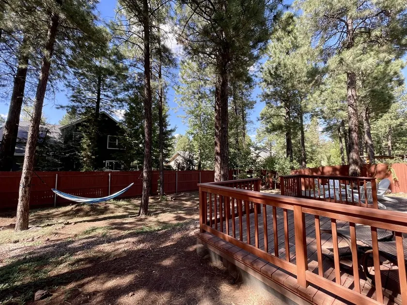Fall Escape | Quiet backyard & neighborhood - Image 1