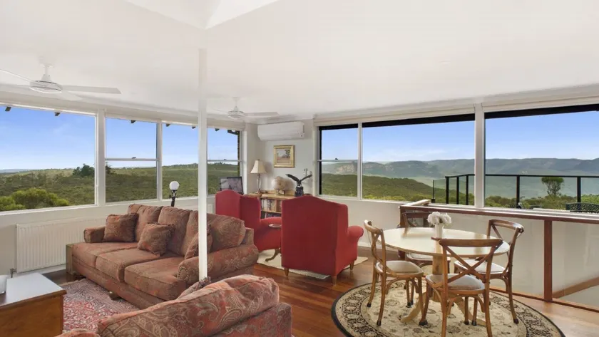 Donlen Cottage Wentworth Falls 180 Degree Views - Image 1