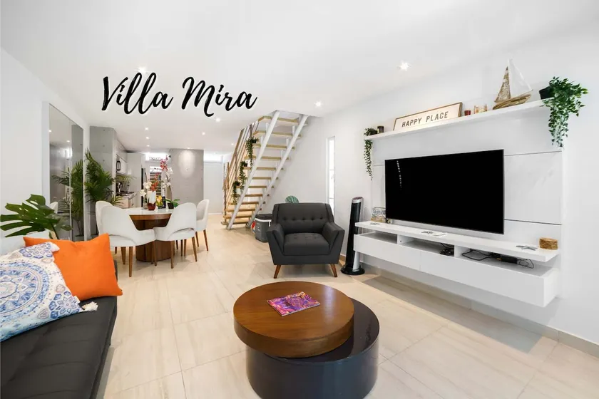 3BR Villa Mira - short stroll from the Beach & Poo - Image 1